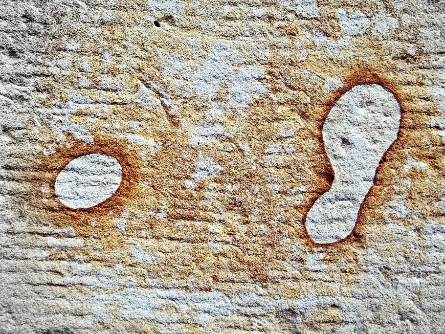 orme, Marrone, tappeto, sfondo, muro di pietra, struttura, pietra, parete, modello, bianca, superficie, opere murarie, inferno, di, grigio, numero, nessuno, giorno, strutturato, avvicinamento, all'aperto, caratteristica della parete, struttura costruita, architettura, ruvido, fotogramma intero, comunicazione, sfondi, vecchio, creatività, Colore bianco, intemperie, calcestruzzo, 2K
