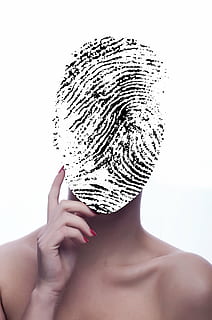 zwart, wit, vingerafdruk, persoon, gezicht, personalisatie, dataretentie, flexibiliteit, dataveiligheid, persoonlijkheidsrechten, veiligheid, gevoelige data, vertrouwelijkheid, beschikbaarheid, integriteit, informatiebeveiliging, het sicherheitsmanagement, het grundschutz, bescherming tegen, gevaren, symbolisch, symbool, icoon, fotoafbeeldingen, een persoon, hoofdschot, menselijk lichaamsdeel, portret, witte achtergrond, jonge volwassene, menselijke hand, studio opname, lichaamsdeel, binnenshuis, volwassen, hand-, detailopname, vrouw, vooraanzicht, aan het bedekken, levensstijlen, menselijk gezicht, jonge vrouwen, digitale composiet, verduisterd gezicht, nagel, 4K, CC0, publiek domein, royaltyvrij