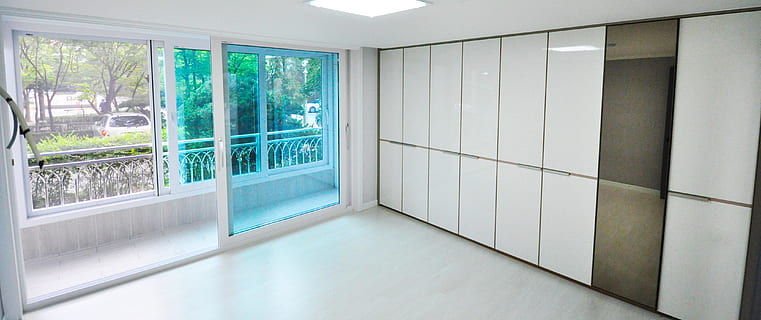indretning, hjem, vindue, indre, design, beholder, indendørs, arkitektur, moderne, ingen mennesker, gulve, korridor, glas - materiale, tom, bygget struktur, lobby, dør, hjemlige værelse, forhal, kontorbygning, indgang, kontor, dag, hjem interiør, skydedør, bygning, elegance, luksus, rigdom, lejlighed, forretning, ren, 4K, CC0, offentligt domæne, royaltyfrie