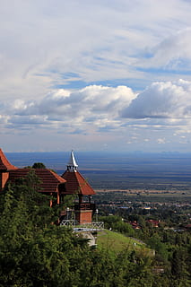 sudut pandang, awan, langit, lansekap, tinggi, langit, pemandangan, ketinggian, gunung, pohon, lembah, Arsitektur, gereja, atap, tempat terkenal, sejarah, struktur yang dibangun, eksterior bangunan, awan - langit, rumah, bangunan, menanam, alam, lingkungan Hidup, tidak ada orang, kota, distrik perumahan, hari, keindahan di alam, tampilan sudut tinggi, di luar rumah, scenics - alam, Cityscape, 4K, CC0, domain publik, bebas royalti