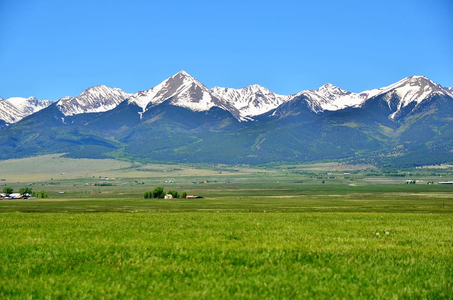 montagne, gamma, cielo, prato, paesaggio, natura, picco, la neve, estate, scenario, panorama, all'aperto, panoramico, primavera, blu, montagna, scenics - natura, bellezza nella natura, ambiente, catena montuosa, terra, scena tranquilla, erba, pianta, la tranquillità, temperatura fredda, campo, colore verde, scena rurale, nessuno, montagna innevata, picco di montagna, semi arido, 1080P