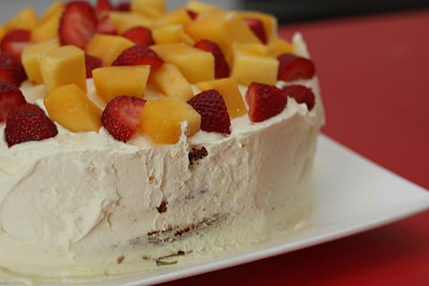 Kuchen, Obst, backen, Dessert, Süss, Bäckerei, Sahne, köstlich, lecker, Kochen, Feier, gebacken, Lebensmittel, Essen und Trinken, Süßes Essen, Genuss, Teller, fertig für den Verzehr, Nahansicht, Frische, Scheibe, drinnen, Beerenfrucht, Versuchung, gesundes Essen, keine Leute, rot, Käsekuchen, gehackt, 5K, CC0, gemeinfrei, lizenzfrei