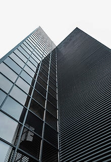 Wurmauge, Fotografie ansehen, schwarz, Hochhaus, Gebäude, die Architektur, Infrastruktur, Struktur, Einrichtung, Fenster, Eigentumswohnung, Hotel, Büro, modern, städtisch, Stadt, gebaute Struktur, Wolkenkratzer, keine Leute, Gebäudehülle, Fassade, futuristisch, Himmel, Flachwinkelansicht, Bürogebäude außen, Muster, klarer Himmel, große Höhe, Natur, Turm, Tag, Glas - Material, draußen, 4K, CC0, gemeinfrei, lizenzfrei