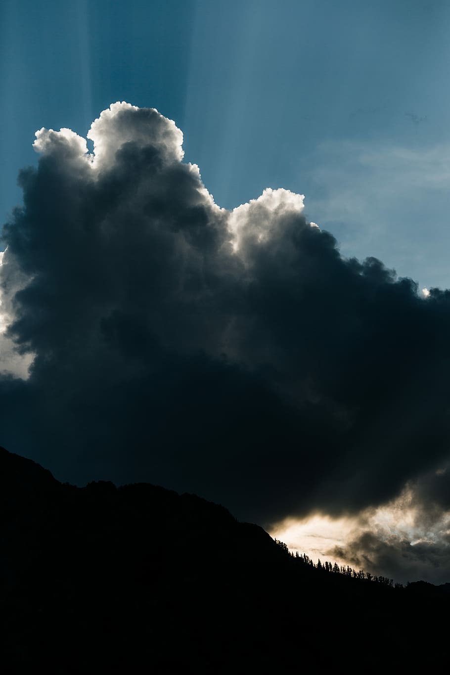 Silhouette, Berg, dunkel, Wolken, Strahl, Licht, Vorbeigehen, Cluster, Himmel, Wolke, Landschaft, Sonne, Wald, Katie Davenport, Katie Moum, ausgehend, Wildnis, Grand Teton, Nationalpark, Grandteton, mastinlab, Hintergrund, wolke - himmel, Schönheit in der Natur, Szenen - Natur, ruhige Szene, Ruhe, keine Leute, Natur, Nicht-städtische Szene, Flachwinkelansicht, draußen, idyllisch, Umgebung, Gebirge, Tag, Sonnenlicht, 5K