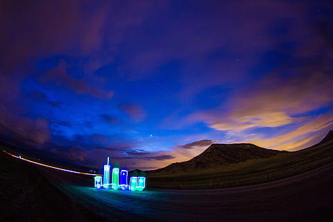 Blau, Grün, Gebäude, Wüste, Stadtlicht, Dämmerung, Sonnenuntergang, Licht, Landschaft, Langzeitbelichtung, Nacht-, Natur, Himmel, dunkel, szenen, wolke - himmel, draußen, Berg, keine Leute, Gebirge, beleuchtet, Transport, Szenen - Natur, Straße, Schönheit in der Natur, Bewegungsunschärfe, Land, Reise, Bewegung, Fernbedienung, Transportmittel, Nicht-städtische Szene, 5K, CC0, gemeinfrei, lizenzfrei