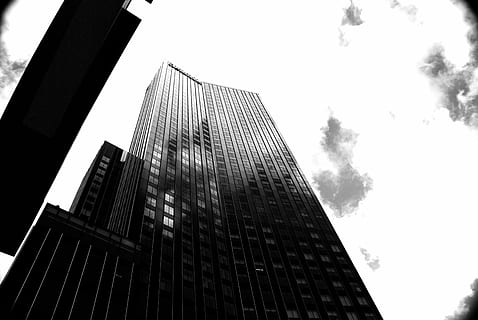 gratacels, Rotterdam, alt, núvols, arquitectura, estructura construïda, edifici d'oficines, exterior de l'edifici, escena urbana, blanc i negre, nova York, ciutat, districte del centre de la ciutat, modern, negocis, paisatge urbà, torre, Manhattan - Nova York, alta - alta, finestra, vista d’angle baix, edifici, exterior d’edifici d’oficines, cel, oficina, dia, cap gent, naturalesa, vidre - material, reflexió, a l'aire lliure, arbre, vidre, districte financer, 4K, CC0, domini públic, lliure de regalies