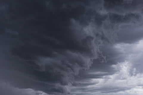 grå molnbildning, grå, vit, dramatisk, himmel, moln, storm, regn, regnig, moln - himmel, åskväder, mörk, storm moln, miljö, vind, clouds, mulen, naturkatastrof, våt, meteorologi, dramatisk himmel, monsun, bakgrunder, natur, kurva, skyfall, inget folk, extremt väder, olycksbådande, utomhus, klimat, tornado, depression - sorg, kraft i naturen, 5K, CC0, offentligt domän, royaltyfria