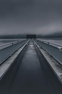 bro, regnfuld, vejr, grå beton dock, bygning, arkitektur, struktur, tåge, himmel, vejen frem, forbindelse, vand, natur, transportmidler, retning, bygget struktur, faldende perspektiv, ingen mennesker, bro - menneskeskabt struktur, rækværk, forsvindingspunkt, rolig scene, ro, udendørs, lang, 5K, CC0, offentligt domæne, royaltyfrie