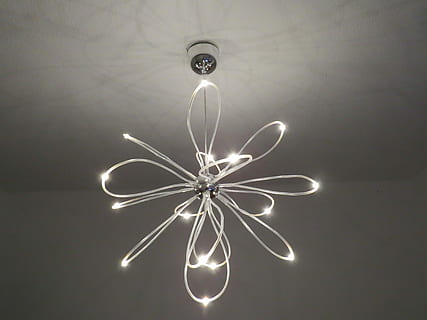 bianca, la luce della stringa si accende, soffitto, illuminazione, lampada, illuminazione a soffitto, lampada da soffitto, moderno, guidato, lampada a LED, diodi, tubo led, tubo flessibile, corda, Natale, celebrazione, girato in studio, nessuno, in casa, decorazione natalizia, illuminato, raggiante, attrezzatura per l'illuminazione, decorazione, creatività, forma, vacanza, arte e artigianato, avvicinamento, emozione, inverno, elettricità, la neve, modello, temperatura fredda, luce, 4K, CC0, dominio pubblico, privo di copyright
