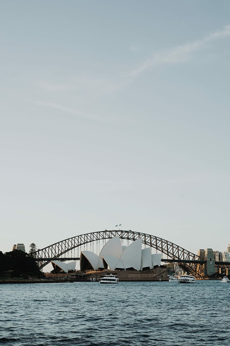 Teatro dell'opera di Sydney, Sidney Opera House, ponte, struttura, architettura, porto, connessione, acqua, struttura costruita, mezzi di trasporto, cielo, ponte - struttura fatta dall'uomo, lungomare, esterno dell'edificio, nessuno, fiume, natura, destinazioni di viaggio, città, giorno, all'aperto, ponte ad arco, 5K
