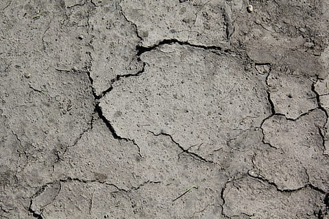 Dürre, Tapete, Oberfläche, trocken, Rau, Erde, Boden, ausgetrocknet, grau, Textur, Probe, Hintergrund, texturiert, geknackt, Vollbild, Hintergründe, Muster, keine Leute, gebrochen, Struktureffekt, Klima, verwittert, beschädigt, trockenes Klima, abstrakt, Umgebung, Schmutz, Nahansicht, Zement, schmutzig, brechen, Beton, Schlamm, Oberflächenniveau, abstrakte Hintergründe, 5K, CC0, gemeinfrei, lizenzfrei