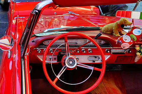 auto, classico, noi-car, vecchi tempi, nostalgico, volante, settore automobilistico, nostalgia, cruscotto, interno, manubrio, controllo, Flitzer, dettaglio automatico, speedo, storicamente, retrò, modo di trasporto, mezzi di trasporto, rosso, veicolo a motore, occupazione, veicolo terrestre, sicurezza, incidenti e disastri, autopompa, una persona, protezione, mano, giorno, all'aperto, mano umana, pompiere, ruota, uniforme, manichetta antincendio, 5K, CC0, dominio pubblico, privo di copyright