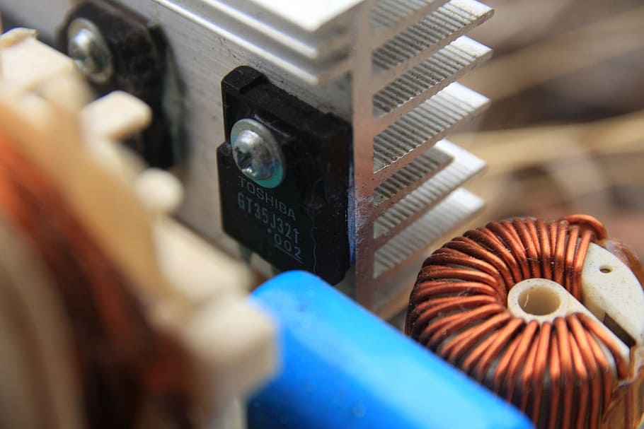 Toshiba, gt35j32t, 1002, ordinador, calor, pica, circuit, pissarra, electrònica, digital, xip, processador, disseny, maquinari, enginyeria, placa base, tecnologia, primer pla, enfocament selectiu, a l'interior, indústria, equipament, gent, maquinària, fàbrica, Finances, indústria electrònica, negocis, control, treball, precisió, en fila, fabricació, grup d'objectes, 1080P