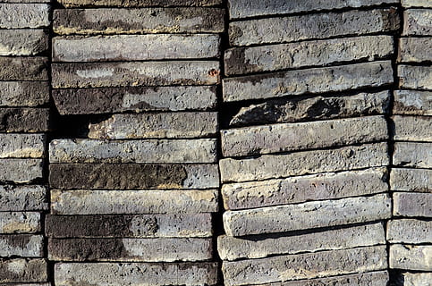 concret, cd, textura, fons, el rerefons, gris, maó, patró, vell, arquitectura, funció de construcció de parets, a l'aire lliure, marc complet, pila, fusta, cap gent, estructura construïda, paret, repetició, dia, paret de maó, primer pla, arranjament, exterior de l'edifici, aspre, naturalesa, 4K, CC0, domini públic, lliure de regalies