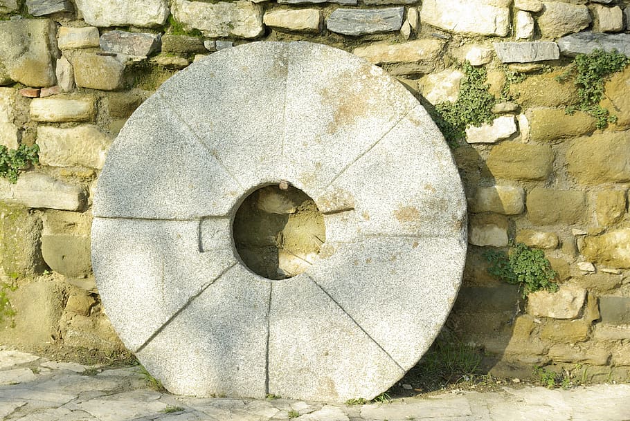 molí de vent, roda, farina, vell, dia, funció de construcció de parets, cap gent, forma geomètrica, paret, naturalesa, paret de pedra, a l'aire lliure, cercle, estructura construïda, llum solar, arquitectura, forma, material de pedra, sòlid, directament a sobre, primer pla, disseny, textura, Molt cansat, 4K