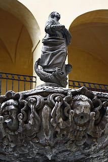 font, àngels, convent, maria, estàtua, escultura, representació humana, cap gent, vista d’angle baix, estructura construïda, art i artesania, representació, semblança masculina, creativitat, artesania, arquitectura, dia, espiritualitat, religió, semblança femenina, creença, talla - producte artesanal, primer pla, història, àngel, ornamentat, 4K, CC0, domini públic, lliure de regalies