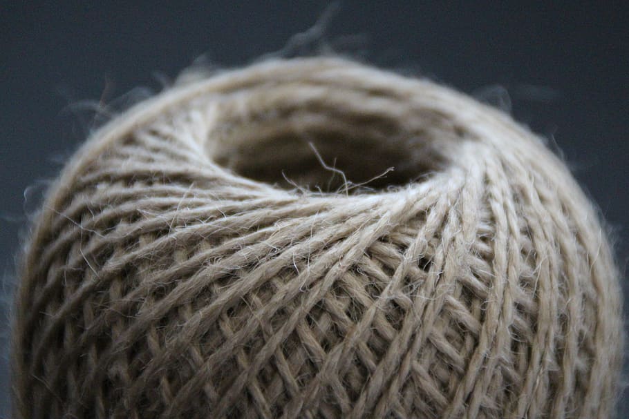 pilota, jute, corda, cadena, macro, estructura, llana, primer pla, tèxtil, a l'interior, art i artesania, cabell, cap gent, artesania, material, bola de llana, fil, patró, suavitat, creativitat, roba, fibra, enfocament selectiu, pèl d’animals, roba calenta, 5K