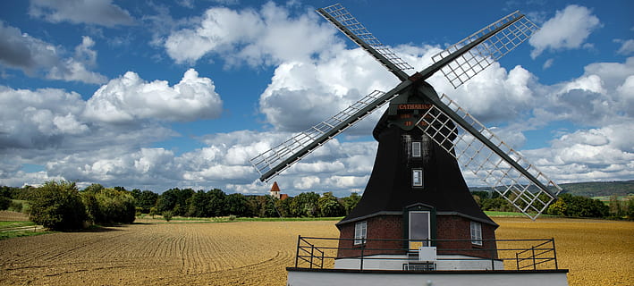 molí, molí de vent, cel, ala, vent, mediterrani, blau, energia eòlica, molí de vent holandès, naturalesa, mòlta, edifici, molí de farina, agricultura, cereals, al seu torn, històricament, paisatge, núvols, vell, fusta, edifici antic, idíl·lic, núvol - cel, aerogenerador, energia renovable, medi ambient, turbina, planta, energia alternativa, conservació del medi ambient, generació de combustible i energia, estructura construïda, dia, escena rural, molí de vent tradicional, arquitectura, arbre, tecnologia, cap gent, a l'aire lliure, recursos sostenibles, acer, 5K, CC0, domini públic, lliure de regalies