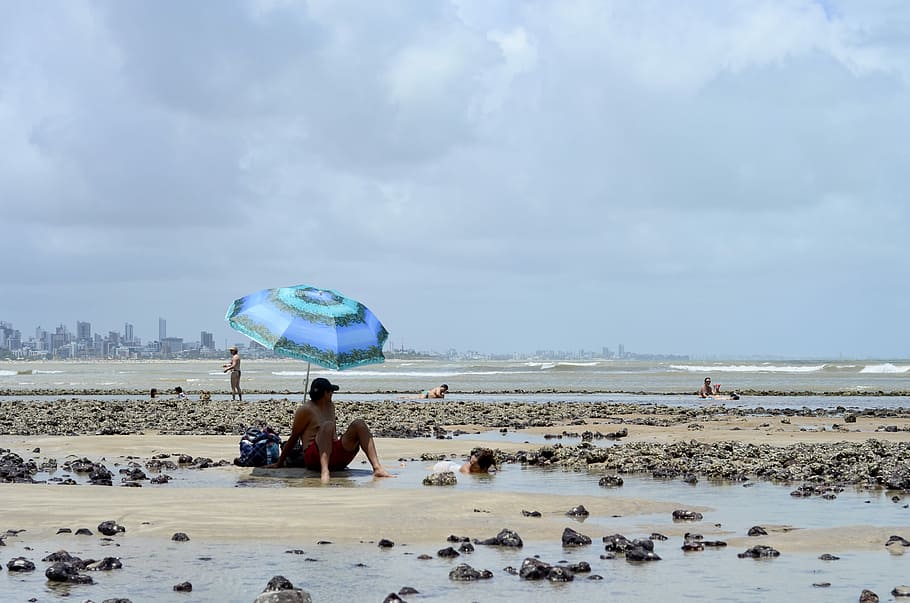 platja, banyista, turistes, vacances, passeig, Brasil, nord-est, sol, joão pessoa, paraiba, oceà, unió, cel, sorra, dia, gent, terra, mar, aigua, núvol - cel, persones reals, activitat d'oci, naturalesa, adult, festa, dones, viatge, bellesa a la natura, homes, a l'aire lliure, horitzó sobre l’aigua, 4K