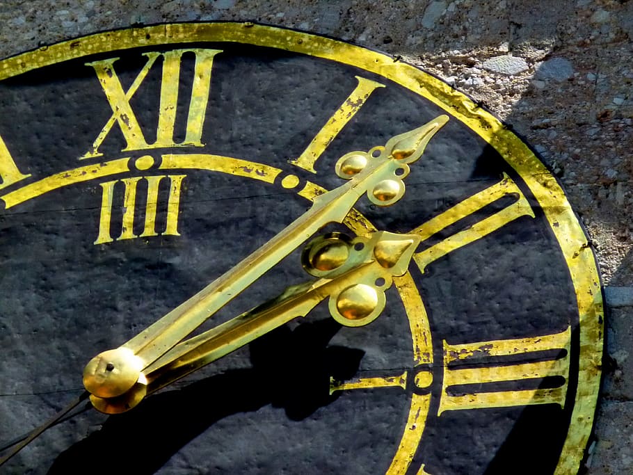 tæt, udsigt, tårn ur, ur, urskive, detalje, tid, tid af, pointer, tid indikerer, uret ansigt, antik, ringer, gammel, ure, tidsmåler, kronograf, urmager, vente, blå, horology, historisk, analog, retro, betale, nostalgisk, gammelt ur, bevægelse, timer, gul, ingen mennesker, dag, transportmidler, tæt på, høj vinkel visning, hjul, tekst, udendørs, murbygningsfunktion, arkitektur, transportform, natur, fokus på forgrunden, bygget struktur, metal, nummer, gade, meddelelse, 4K