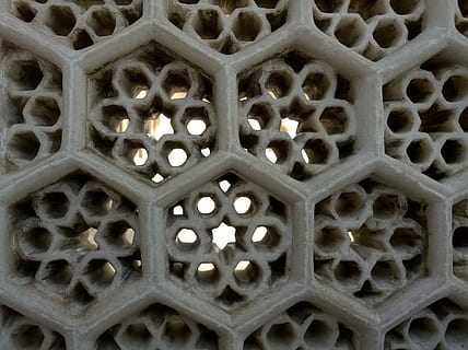India, ventana, modelo, antecedentes, fotograma completo, de cerca, destinos de viaje, nadie, diseño, forma, forma geometrica, texturizado, adentro, agujero, circulo, naturaleza muerta, el color blanco, repetición, material de madera, arquitectura, estructura construida, detalle, patrón floral, arquitectura y arte, 2K, CC0, dominio público, libre de derechos