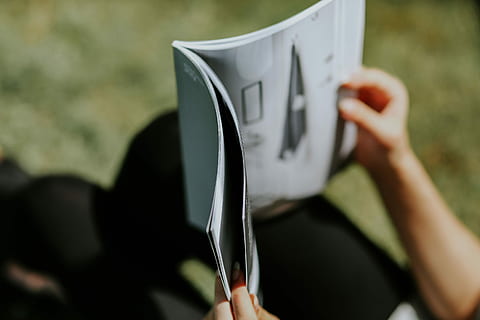 magazine, outdoors, Woman reading, woman, hands, reading, lecture, people, holding, human Hand, human body part, one person, adult, hand, close-up, day, activity, body part, unrecognizable person, focus on foreground, paper, mid adult, occupation, communication, selective focus, human limb, uniform, 5K