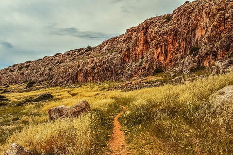 Chipre, cavo, camino, rock, cavo greko, acantilado, parque Nacional, geología, paisaje, primavera, hierba, nadie, naturaleza, roca - objeto, día, planta, cielo, nube - cielo, belleza en la naturaleza, tierra, ambiente, paisajes - naturaleza, montaña, escena no urbana, tranquilidad, escena tranquila, sendero, al aire libre, sólido, 5K, CC0, dominio público, libre de derechos