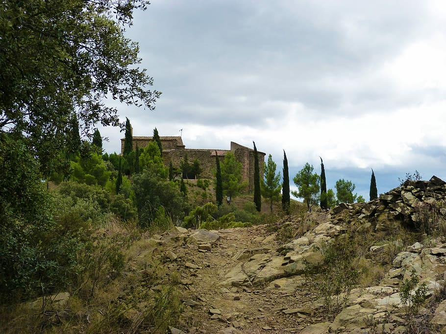eremo, nuvole di tempesta, tempesta, nuvole, natura, all'aperto, paesaggio, cielo, Paesaggi, vecchia rovina, architettura, nuvola - cielo, albero, scena rurale, nessuno, pianta, giorno, scena tranquilla, la tranquillità, terra, scena non urbana, ambiente, crescita, bellezza nella natura, scenics - natura, storia, il passato, sentiero, 4K