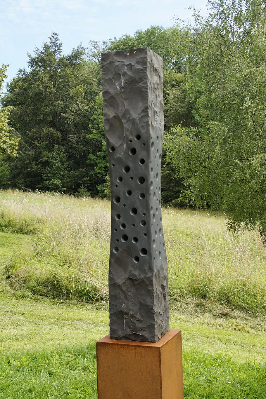 stele, umění objektu, objekt, umění, Botanická zahrada, ulm, umělecká díla, kámen, moderní umění, detail, moderní, krajina, ven, zelená barva, strom, den, tráva, nikdo, venku, rostlina, růst, Příroda, pole, přistát, klid, krása v přírodě, klidné scény, mimoměstské scény, kov, Dějiny, dřevo - materiál, architektura, minulost, 5K