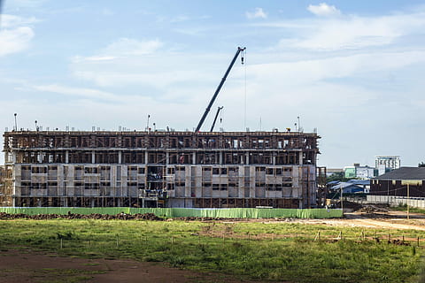 statomas, pastatas, statybos, struktūrą, miesto, gyvenamoji vieta, vystymąsi, sukurti, betonas, kranas, nuosavybė, architektūra, pastatyta struktūra, pastato išorė, dangus, debesis - dangus, industrija, pobūdį, dieną, žolė, statybos pramonė, kranas - statybinė technika, nėra žmonių, statybvietė, mašinos, augalų, lauke, miestas, žemės, statybinė įranga, butas, 4K, CC0, Viešasis domenas, nemokamai