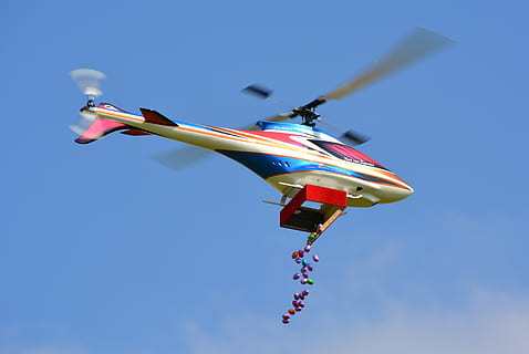 helicóptero, ovos de Páscoa, Páscoa, soltando, vôo, ar, veículo aéreo, façanha, hélice, avião, céu, transporte, Rapidez, Esportes extremos, azul, céu limpo, natureza, visão de baixo ângulo, multi colorido, dia, movimento, ensolarado, modo de transporte, ninguém, liberdade, ao ar livre, cultura artística e entretenimento, em movimento, 5K, CC0, domínio público, royalty free