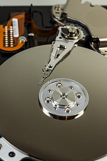 hårddisk, hdd, hårdvara, dator, disk, makro, datalagring, teknologi, läsa huvuden, inre arbeten, komponent, chip, Det, magnetiska huvuden, sata, styrelse, digital, databehandling, moderkort, skrivhuvuden, magnetisk datalagring, data, Skära ut, nål, edp, detalj, minneskrets, närbild, inget folk, inomhus, metall, högvinkelvy, förbindelse, dator del, industri, silverfärgad, datorutrustning, fokusera på förgrunden, sjukvård och medicin, Utrustning, musik, arbetsverktyg, elektrisk utrustning, selektiv fokusering, 4K, CC0, offentligt domän, royaltyfria