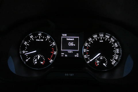speedo, illuminazione, velocità, modo di trasporto, tachimetro, interno del veicolo, mezzi di trasporto, in casa, pannello di controllo, cruscotto, numero, nessuno, avvicinamento, veicolo aereo, precisione, tempo, auto, controllo, tecnologia, aereo, strumento di misura, orologio, industria aerospaziale, 4K, CC0, dominio pubblico, privo di copyright