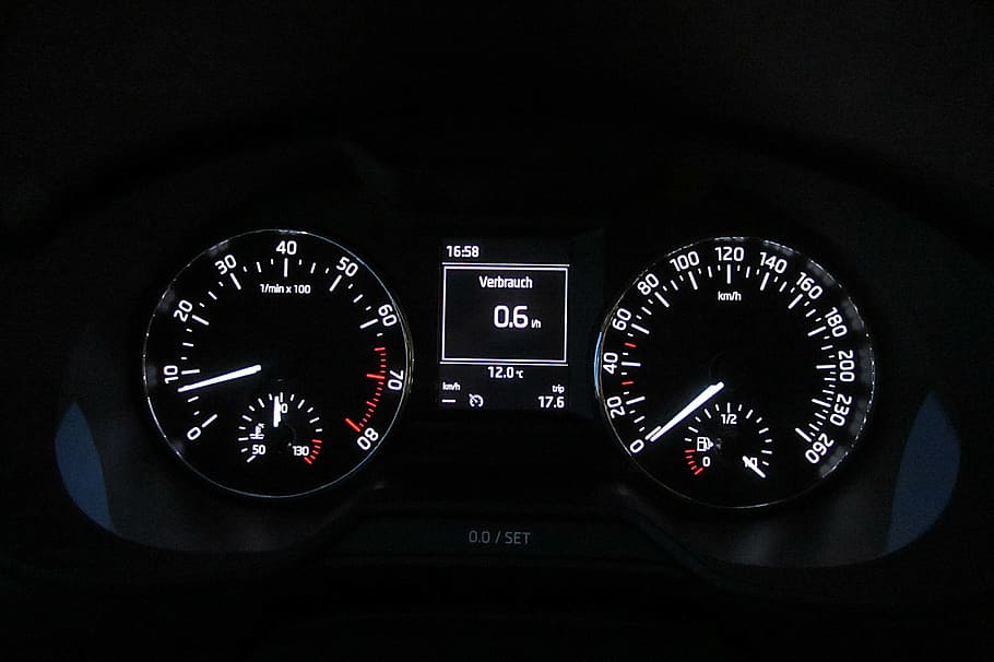 Speedo, il·luminació, velocitat, manera de transport, velocímetre, interior del vehicle, transport, a l'interior, panell de control, panell, nombre, cap gent, primer pla, vehicle aeri, precisió, temps, cotxe, control, tecnologia, avió, instrument de mesura, rellotge, indústria aeroespacial, 4K