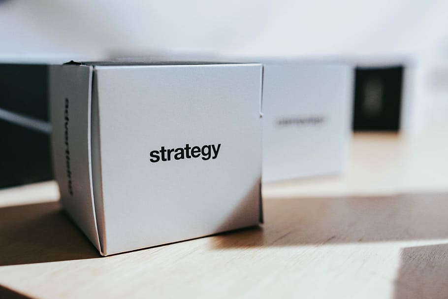mažai, popieriaus dėžutės, žodžiai, popieriaus, dėžės, lentelė, dėžė, strategija, kartonas, fotosesija, reklama, technologijos, verslą, patalpose, nėra žmonių, Iš arti, dieną, tekstą, komunikacijos, atrankinis dėmesys, Vakarų scenarijus, meno kultūra ir pramogos, sutelkti dėmesį į naujas žinias, natiurmortas, balta spalva, pastatas, studija, vienas objektas, etiketėje, architektūra, mediena - medžiaga, 4K