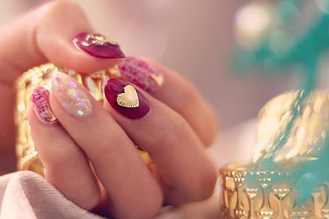 flach, fokus fotografie, Frau, halten, goldene Ringe, flacher Fokus, Fotografie, Gold, Ringe, menschliche Hand, Schmuck, Nahansicht, Frauen, Maniküre, Fingernagel, Schönheit, Menschen, Dekoration, Luxus, Ring, drinnen, menschliches Körperteil, Feier, Nagelpolitur, eine Person, Hand, Erwachsene, Nagel, selektiver Fokus, Körperteil, Schönheitsbehandlung, schöne Frau, Fingernägel malen, Finger, 1080P, CC0, gemeinfrei, lizenzfrei
