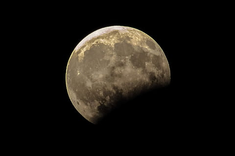 foto de la luna, Luna, eclipse, astronomía, espacio, cielo, satélite, noche, luna planetaria, superficie lunar, belleza en la naturaleza, nadie, paisajes - naturaleza, naturaleza, tranquilidad, exploración espacial, Luna llena, al aire libre, escena tranquila, vista de ángulo bajo, copia espacio, astrología, cielo limpio, espacio y astronomia, luz de la luna, 2K, CC0, dominio público, libre de derechos