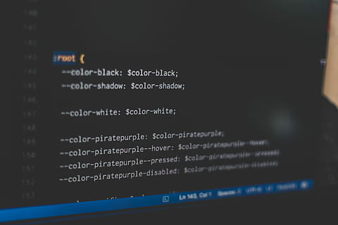 tourné, appartement, écran, moniteur, allumé, code, texte, la programmation, noir, la communication, écriture occidentale, La technologie, personne, moniteur d'ordinateur, ordinateur, fermer, équipement informatique, à l'intérieur, écran de l'appareil, information, Les données, logiciel, support d'information, réseau informatique, l'Internet, Technologie sans fil, lien, codage, Langage informatique, message, 5K, CC0, domaine public, libre de droits