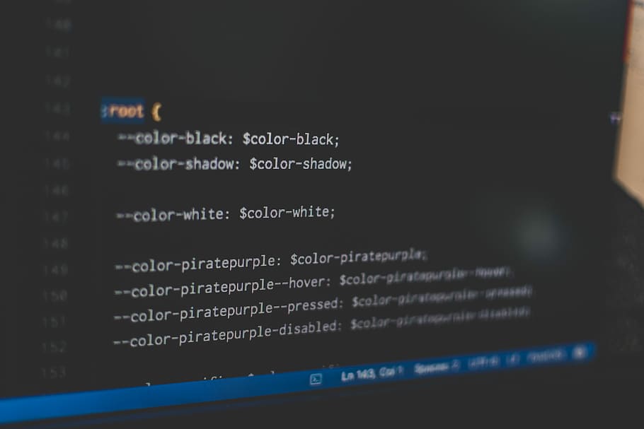 convertit, pis, pantalla, monitor, encès, codi, text, programació, negre, comunicació, guió occidental, tecnologia, cap gent, monitor d’ordinador, ordinador, primer pla, equips informàtics, a l'interior, pantalla del dispositiu, informació, dades, software de l'ordinador, mitjà d'informació, xarxa d’ordinadors, Internet, tecnologia sense fils, connexió, codificació, llenguatge informàtic, missatge, 5K