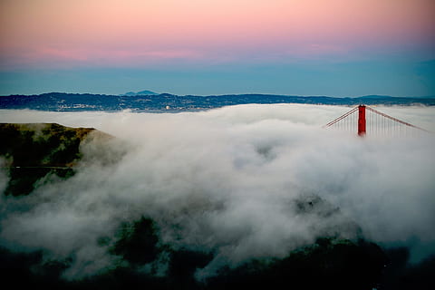 ponte, nuvole, Fumo, nebbia, foschia, cielo, bellezza nella natura, natura, nessuno, la tranquillità, nuvola - cielo, rosso, ambiente, architettura, struttura costruita, scena tranquilla, scenics - natura, montagna, all'aperto, fumo - struttura fisica, giorno, idilliaco, bandiera, 1080P, CC0, dominio pubblico, privo di copyright