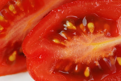 tomater, skiveskåret, grøntsager, makro, rød, mad, have, sund og rask, marked, sød, plante, haven tomat, mad og drikke, sund kost, velvære, friskhed, frugt, tæt på, skive, ingen mennesker, tværsnit, frø, indendørs, grøntsag, tomat, moden, tropisk frugt, organisk, saftig, peber, 5K, CC0, offentligt domæne, royaltyfrie