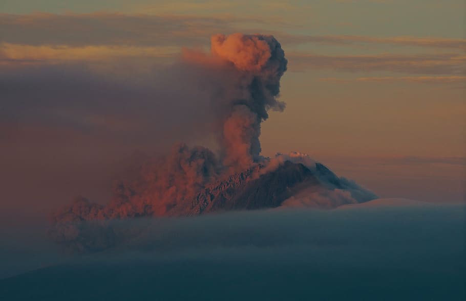 fotografia, erupció, volcà, foto, cel, núvols, explosió, fum, posta de sol, fum - estructura física, emetent, a l'aire lliure, naturalesa, cap gent, escenics, bellesa a la natura, indústria, geologia, medi ambient, escenics - natura, muntanya, núvol - cel, poder, escena no urbana, poder a la natura, color taronja, paisatge, volcà actiu, terra, cràter volcànic, cim de muntanya, 4K