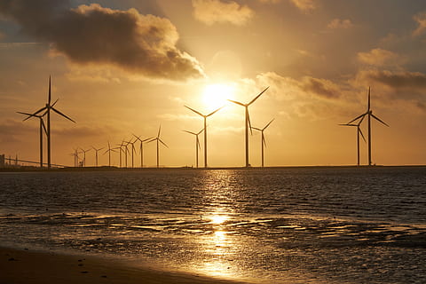 molino, junto a, Oceano, dorado, hora, puesta de sol, amanecer, Dom, agua, resplandor crepuscular, nubes, Morgenrot, cielo de la tarde, cielo, noche, Mañana, costa, playa, lago, mar, mar del Norte, mar de wadden, molinillo, energía, corriente, parque eólico, energía eólica, ambiente, eco, turbina, electricidad, generación de combustible y energía, turbina eólica, generador, viento, tecnología, poder, naturaleza, reciclaje, industria, energía alternativa, fuente de alimentación, conservación del medio ambiente, hélice, hilado, torneado, energía renovable, belleza en la naturaleza, nube - cielo, paisajes - naturaleza, recursos sustentables, poder en la naturaleza, nadie, al aire libre, 5K, CC0, dominio público, libre de derechos