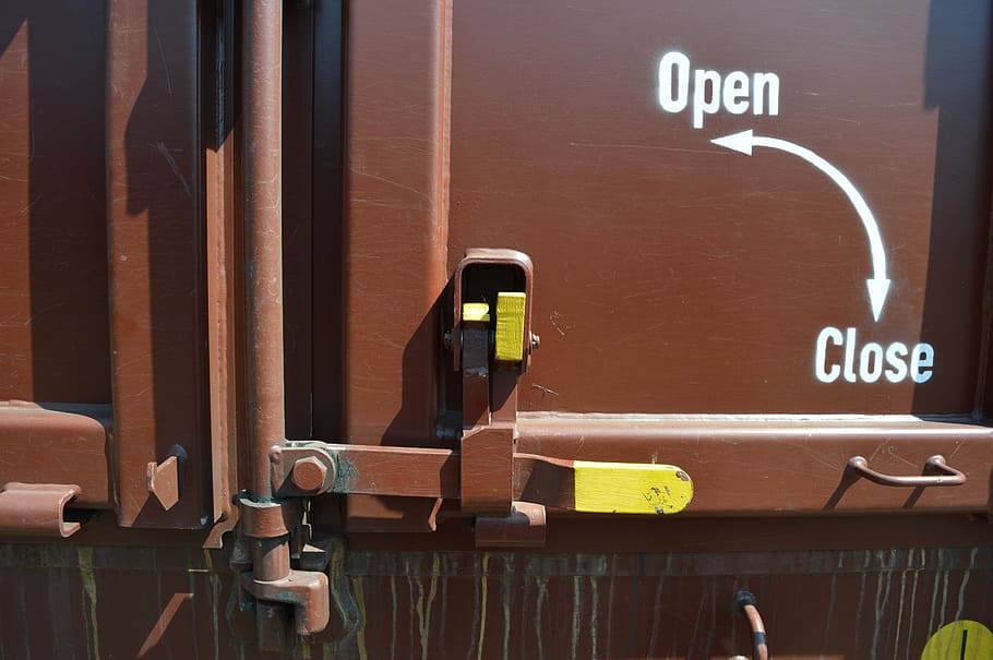 tren, vell, instrucció, transport, trens, monstruositat, cotxe, mecànica, obert, tancar, macedonia, comunicació, text, cap gent, metall, dia, guió occidental, signe, a l'interior, tecnologia, llum solar, primer pla, entrada, material de fusta, porta, equipament, arquitectura, seguretat, maquinària, centrar-se en primer pla, 5K