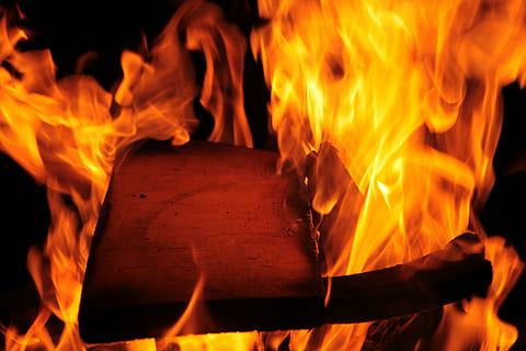 barbeque, energia, fuoco, griglia, caldo, luce, notte, rosso, scintille, natura, ardente, fiamma, fuoco - fenomeno naturale, calore - temperatura, legno - materiale, avvicinamento, ceppo, legna da ardere, legna, movimento, cartello, falò, nessuno, segnale di pericolo, barbecue, colore arancione, campeggio, inferno, fuoco di bivacco, 4K, CC0, dominio pubblico, privo di copyright