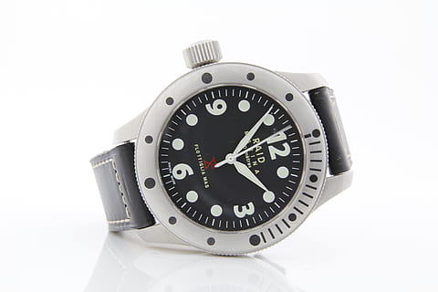 Uomo, automatico, orologio da polso, orologio, tempo, mano minuta, Timer, singolo oggetto, quadrante, isolato, strumento del tempo, ritagliare, sfondo bianco, Colore bianco, color argento, numero, girato in studio, nessuno, avvicinamento, in stile retrò, metallo, accessorio personale, precisione, acciaio, cromo, lusso, conto alla rovescia, 5K, CC0, dominio pubblico, privo di copyright