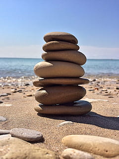 sten, balans, zen, harmoni, stack, strand, stabilitet, hav, stenobjekt, zen-liknande, natur, rock-objekt, lugn plats, sand, stack rock, högen, avslappning, kustlinje, arrangemang, landa, himmel, horisont över vatten, horisont, vatten, scenics - natur, solljus, klar himmel, inget folk, utomhus, 2K, CC0, offentligt domän, royaltyfria