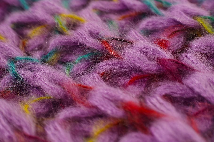 lila, rot, Textil-, Rosa, Stoff, wolle, Garn, kasachisch, Strickjacke, Weberei, Produktion, gemalt, heiß, keine Leute, Kleidung, Hintergrund, Studio, Mode, Baumwolle, wunderschönen, lebendige Farbe, kopieren sie platz, Hintergründe, abstrakt, Nahansicht, Makro, abstraktes Muster, Farbbild, Detail, niemand, Muster, Textur, horizontal, selektiver Fokus, Weichheit, Design, Struktureffekt, Detailaufnahmen, Fotografie, schließen, Foto, Produkt, Perspektive, Produktfoto, mehrfarbig, Vollbild, Faden, Kreativität, pinke Farbe, Kunst und Handwerk, texturiert, Material, Stillleben, drinnen, Wollknäuel, 5K