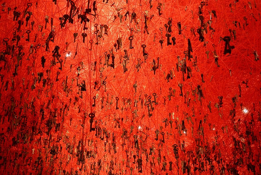 biennal, Venècia, clau, Itàlia, vermell, art, contemporani, artistes, resum, fons, brut, textura, patró, funció de construcció de parets, vell, espatllat, tacat, resistent, efecte texturat, pintura, marc complet, primer pla, color vibrant, cap gent, arquitectura, estructura construïda, text, dia, comunicació, declivi, deteriorament, aixafar, a l'aire lliure, 2K