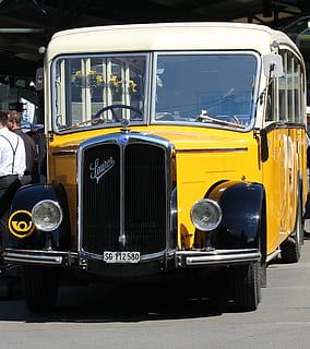 postauto, oldtimer, autobús, post suís, manera de transport, transport, vehicle terrestre, groc, cotxe, automòbil, ciutat, faro, dia, carrer, estil retro, cap gent, transport públic, a l'aire lliure, carretera, llum solar, estacionari, cotxe d'època, 5K, CC0, domini públic, lliure de regalies